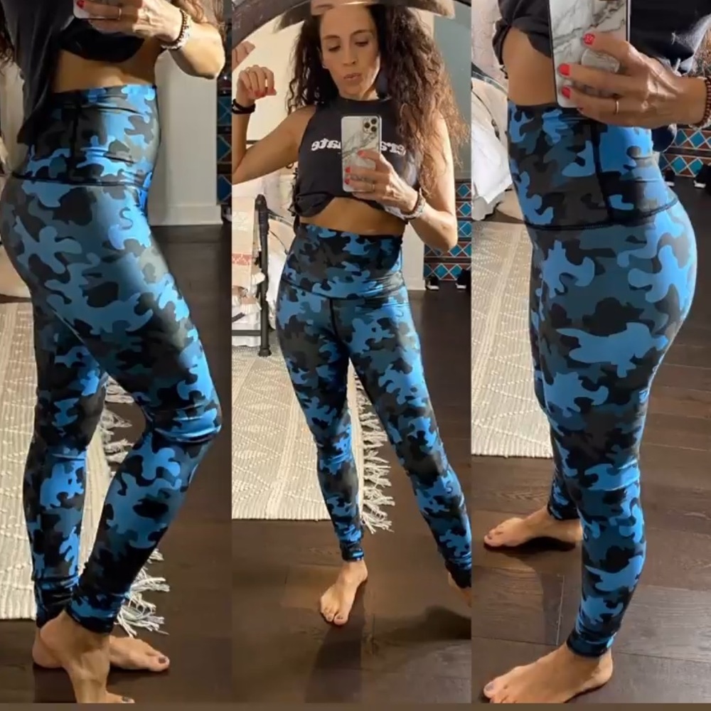 High waisted Blue Camo Emily Hsu leggings.